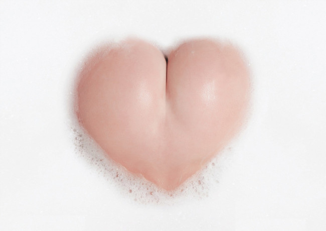 Обои картинки фото юмор, приколы, пена, попа, сердечко