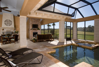 Картинка интерьер веранды террасы балконы бассейн камин стол кресла шезлонги