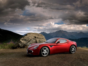 обоя alfa, romeo, 8c, competizione, автомобили, облака, горы