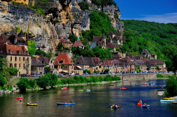 Картинка рокамадур франция города улицы площади набережные дома вода лодки утес