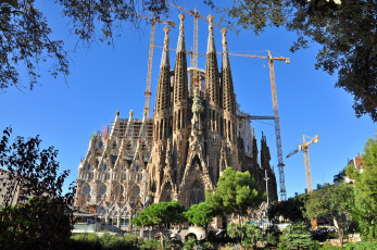 Картинка города барселона испания собор гауди саграда фамилиа