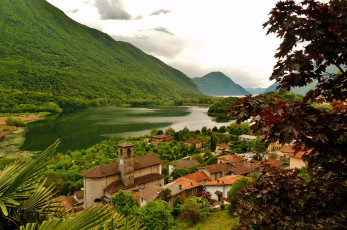 Картинка италия ломбардия карлаццо города пейзажи горы дома река