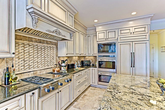 Обои картинки фото интерьер, кухня, мебель, плита, посуда