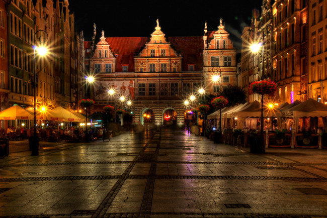 Обои картинки фото польша, гданьск, города, огни, ночь, дома, площадь