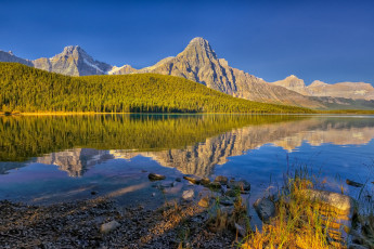 Картинка природа реки озера река лес горы облака