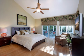 Картинка интерьер спальня кресло кровать люстра штора стиль