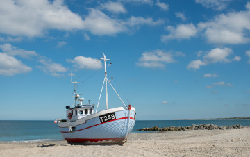 Картинка корабли баркасы+ +буксиры пляж океан суденышко