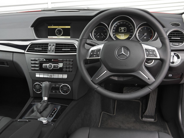 Обои картинки фото автомобили, спидометры, торпедо, amg, c, 250, mercedes-benz, w204, au-spec, package, sports