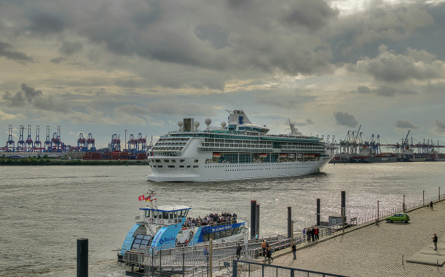 Обои картинки фото legend of the seas, корабли, лайнеры, порт, лайнер, акватория, отплытие