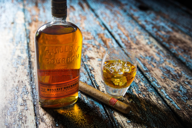 Обои картинки фото бренды, бренды напитков , разное, сигара, бокал, бутылка