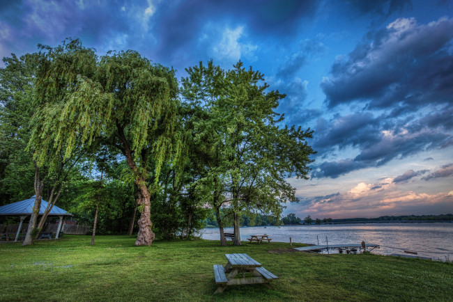 Обои картинки фото природа, реки, озера, скамейка, деревья, лужайка, река