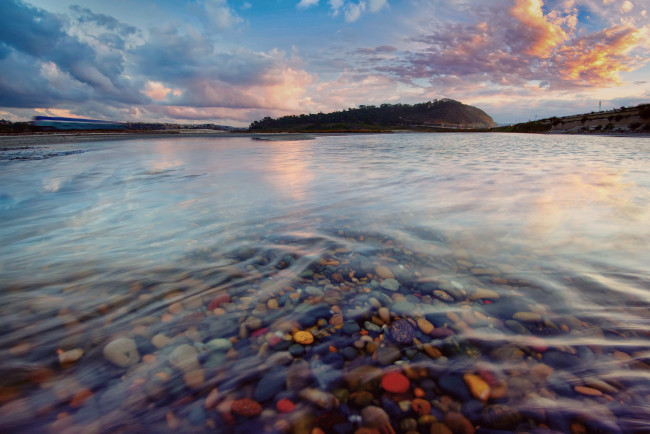 Обои картинки фото природа, реки, озера, выдержка, поезд, дорога, вода, камни, небо, облака