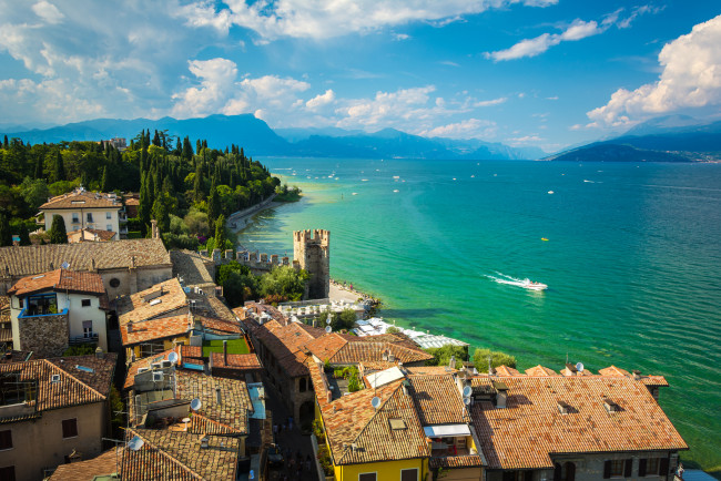 Обои картинки фото rocca scaligera di sirmione,  italie, города, - панорамы, простор