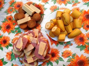 Картинка еда бутерброды +гамбургеры +канапе колбаса печенье бананы сыр хлеб вафли