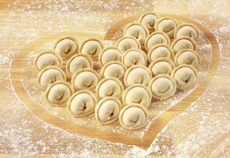 Картинка еда пельмени +манты +вареники сердце мука