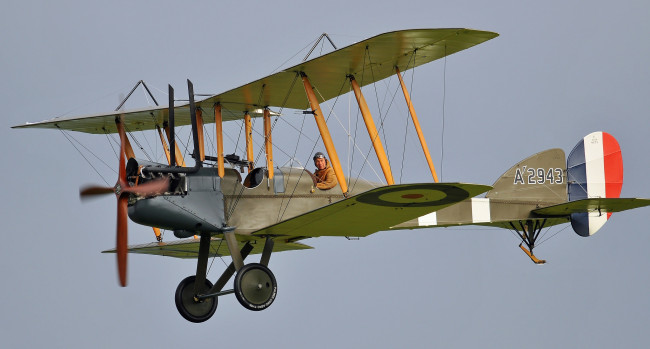 Обои картинки фото авиация, лёгкие одномоторные самолёты, лётчик, полёт, биплан, royal, aircraft, factory