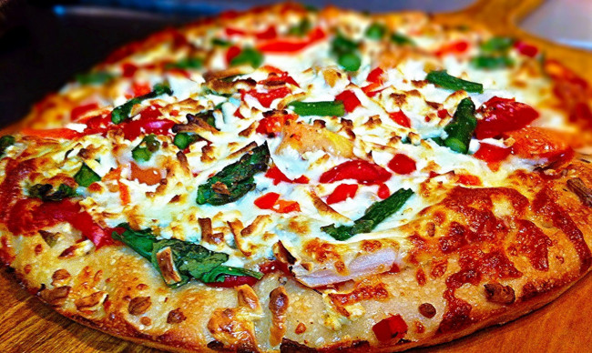 Обои картинки фото еда, пицца, помидоры