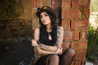 Картинка алекса+терещук девушки -unsort+ брюнетки темноволосые очки стена тату алекса терещук шляпа