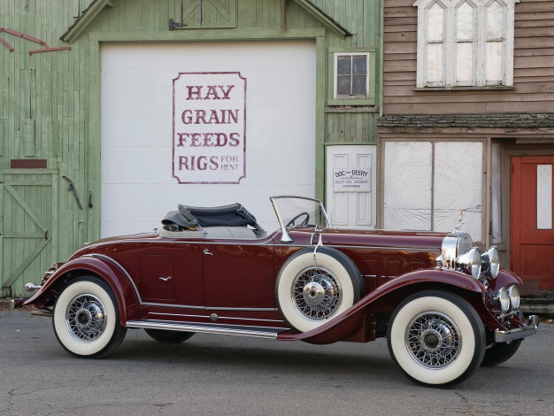 Обои картинки фото автомобили, классика, кадиллак, ретро, бордовый, здание