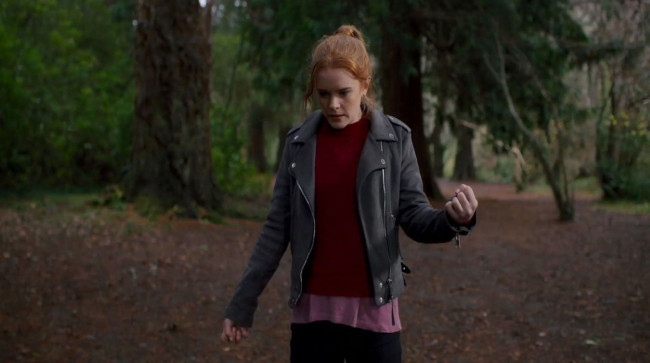 Обои картинки фото кино фильмы, fate,  the winx saga, девушка, куртка, лес