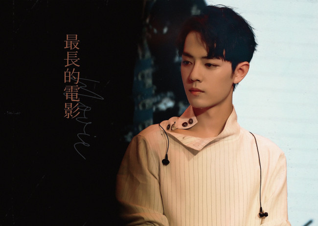 Обои картинки фото мужчины, xiao zhan, актер, свитер, наушники