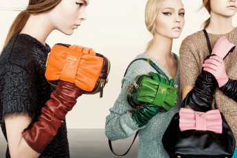 Картинка девушки саша+пивоварова модели сумки перчатки