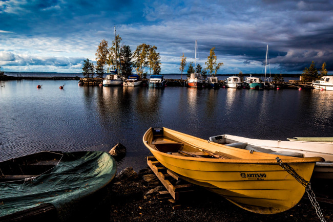 Обои картинки фото корабли, лодки,  шлюпки, озеро, деревья, небо, облака