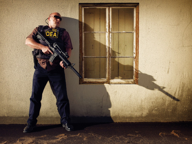 Обои картинки фото breaking, bad, кино, фильмы, dean, norris, hank, schrader