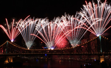 Картинка разное салюты фейерверки ночь мост фейерверк