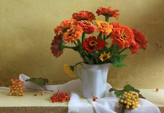 Картинка цветы цинния калина букет