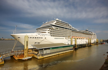 Картинка msc+magnifica корабли лайнеры лайнер океанский круиз причал