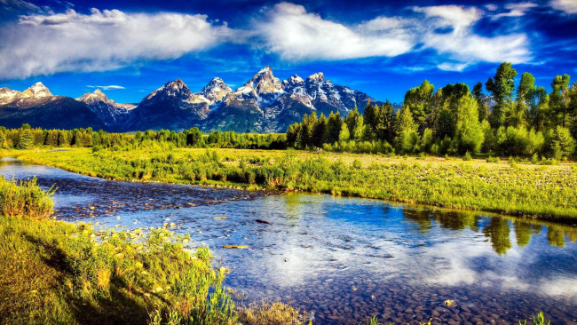 Обои картинки фото природа, реки, озера, небо, облака, горы, трава, деревья, река