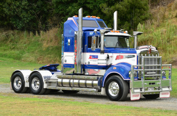 обоя kenworth, автомобили, kenworth , выставка, улица, грузовик