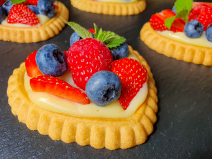 Картинка еда пирожные +кексы +печенье ягоды крем