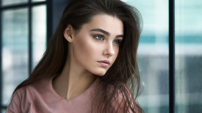 Обои картинки фото девушка, девушки, - лица,  портреты, портрет, брюнетка, лицо, модель