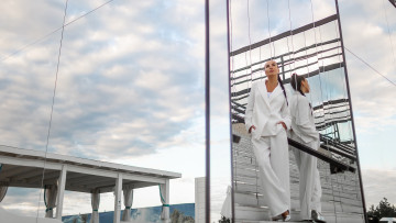 Картинка девушка+-+girl девушки -+брюнетки +шатенки девушка женщина шатенка темноволосая сексуальная модель звезда позирует разная обувь верхняя стильная одежда нижнее эротическое бельё трусы лифчик колготки чулки аксессуары макияж и множество элементов на фотографии