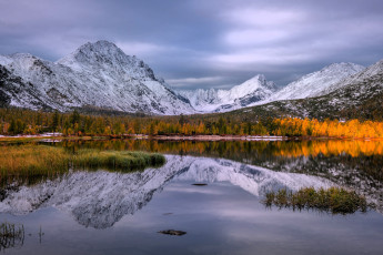 Картинка колыма природа реки озера горы снег лес осень озеро