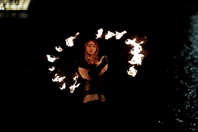 Обои картинки фото девушки, ира сокол, рыжая, наряд, огонь