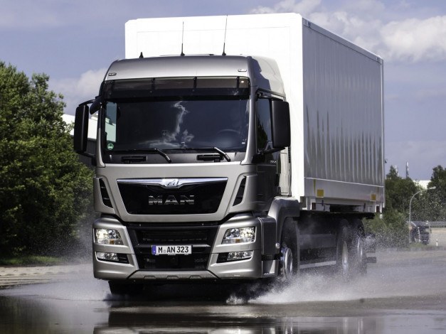 Обои картинки фото автомобили, man