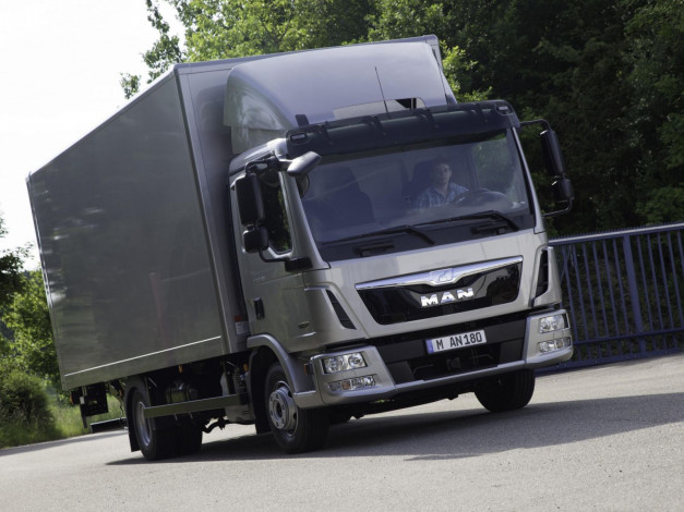 Обои картинки фото автомобили, man