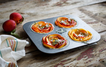 Картинка baking peach tarts еда пироги персики