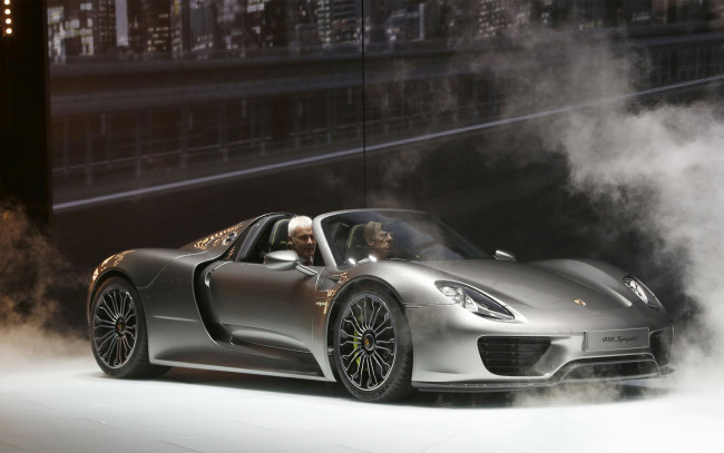 Обои картинки фото porsche, 918, spyder, автомобили, выставки, уличные, фото, элитные, dr, ing, h, c, f, ag, спортивные, германия