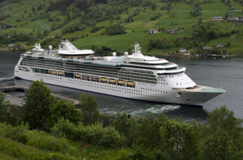 Картинка serenade+of+the+seas корабли лайнеры круизный лайнер