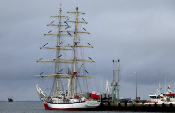 Картинка корабли парусники мачты море