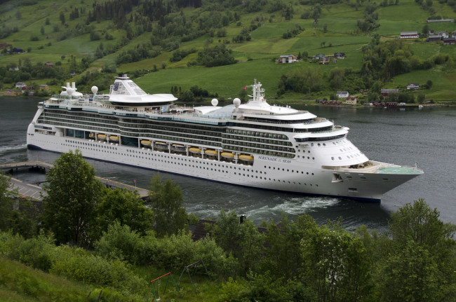 Обои картинки фото serenade of the seas, корабли, лайнеры, круизный, лайнер