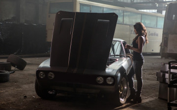 Картинка автомобили -авто+с+девушками автомобиль фон взгляд девушка