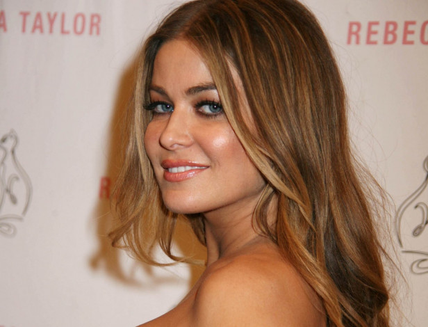 Обои картинки фото девушки, carmen electra, улыбка, лицо, шатенка