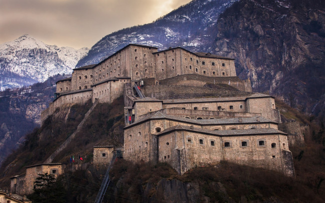 Обои картинки фото города, - дворцы,  замки,  крепости, fort, of, bard, форт, бард, укрепленный, комплекс, 19, век, долина, аоста, северо, запад, италии