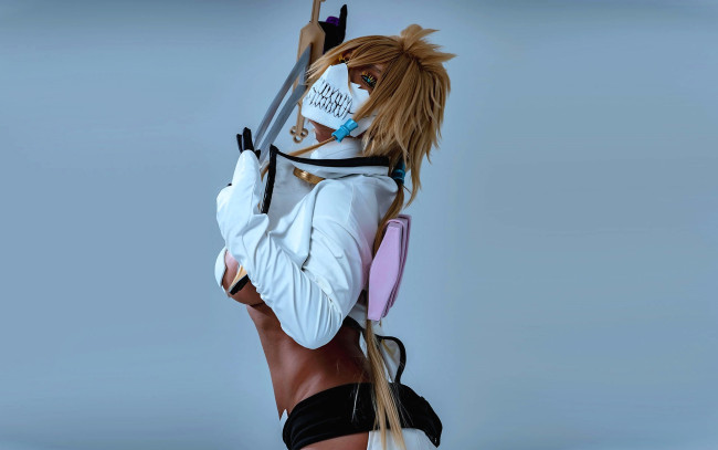 Обои картинки фото девушки, nonsummerjack, образ, косплей, наряд, костюм, маска, грудь, оружие