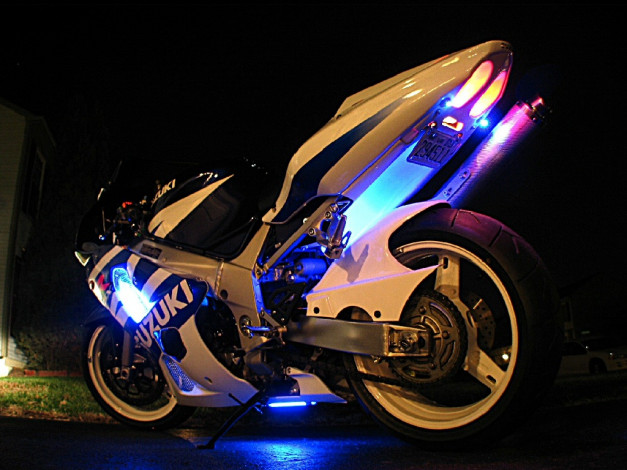 Обои картинки фото мотоциклы, suzuki